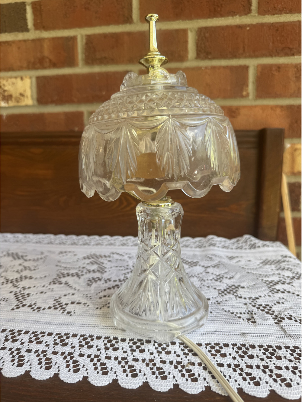 Vintage Crystal Cut Glass Electric Table Lamp with Gold Tone Accents - WORKS